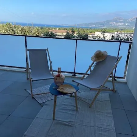 Exceptionnelle Vue Calvi - Piscine - T2 *